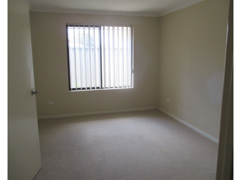 4/12 Mathoura Street, Midland WA 6056