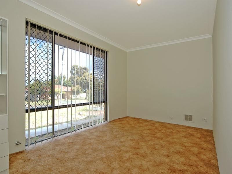 32 Vanessa Way, Swan View WA 6056