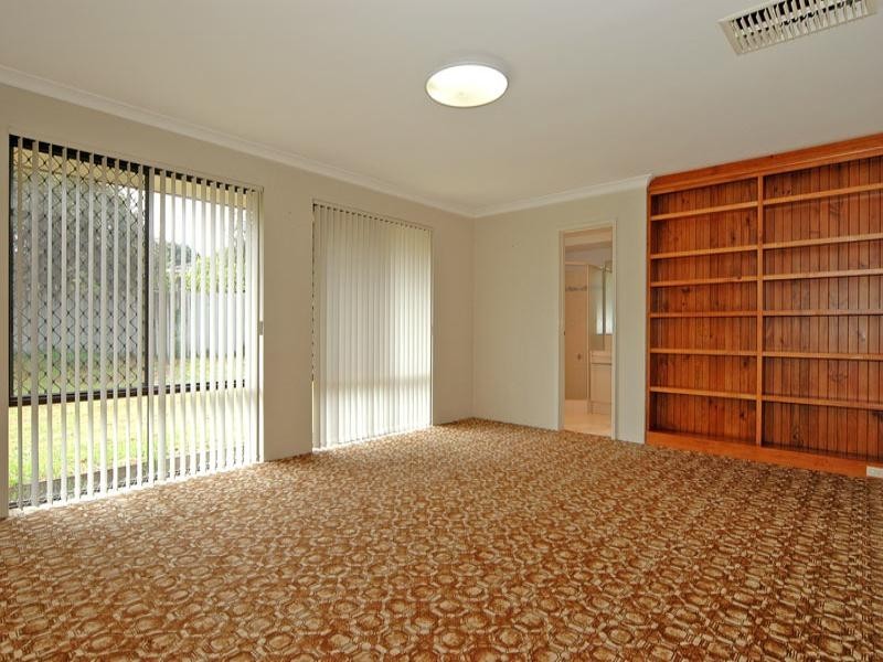 32 Vanessa Way, Swan View WA 6056