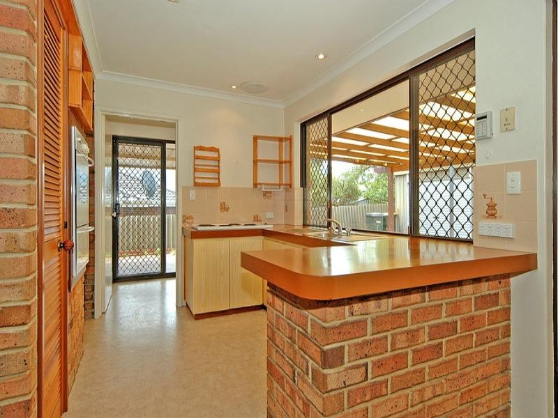 32 Vanessa Way, Swan View WA 6056