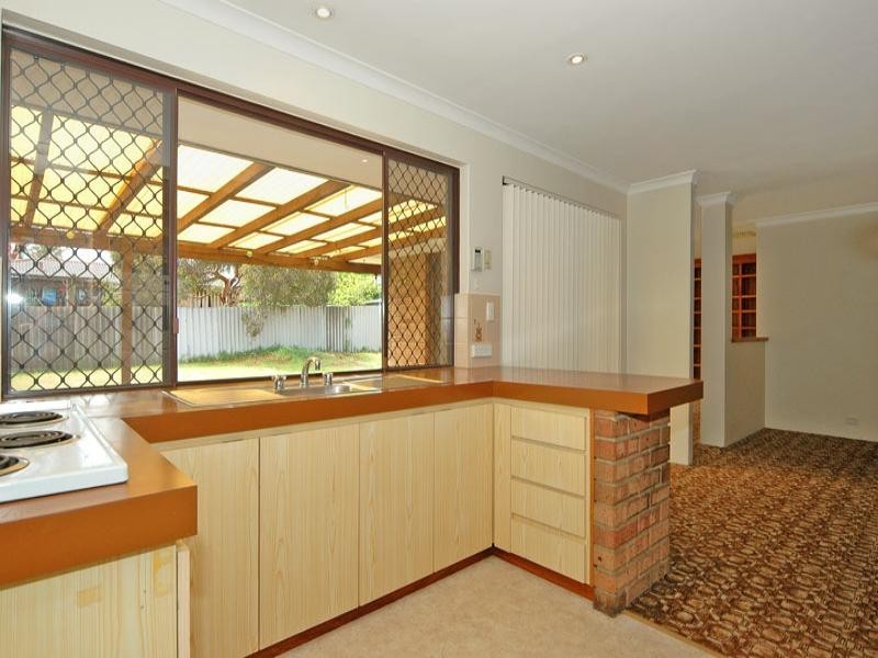 32 Vanessa Way, Swan View WA 6056