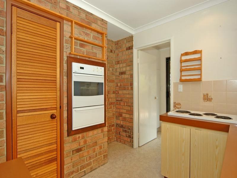 32 Vanessa Way, Swan View WA 6056