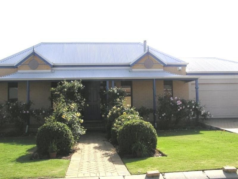 41 RIverbank Boulevard, South Guildford WA 6055