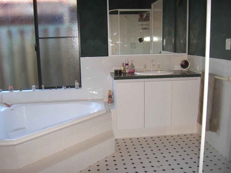 41 RIverbank Boulevard, South Guildford WA 6055