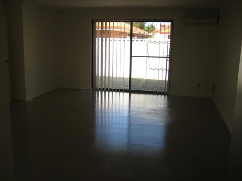 2/12 Mathoura Street, Midland WA 6056