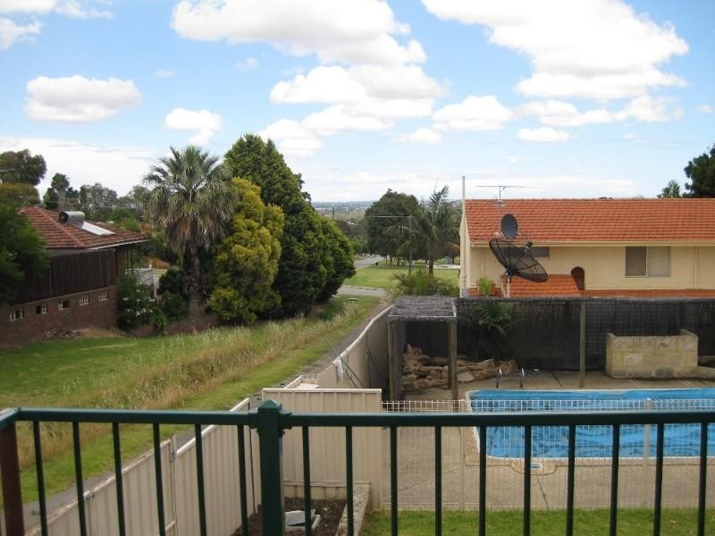 255 Viveash Road, Swan View WA 6056