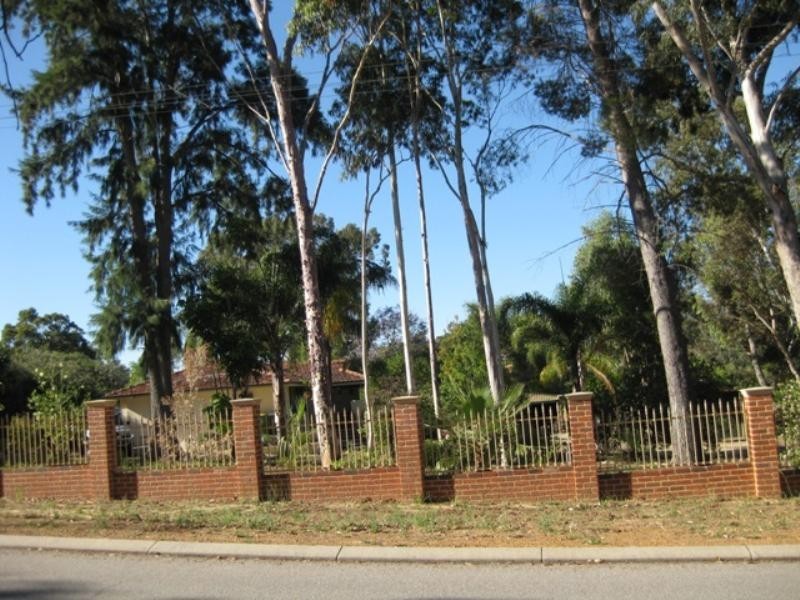 17 National Park Road, Swan View WA 6056