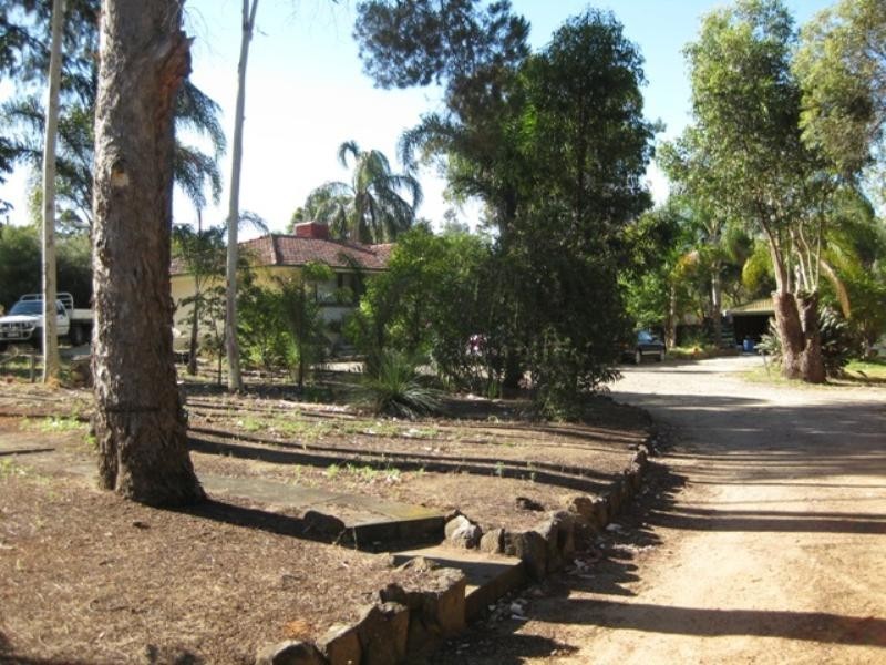 17 National Park Road, Swan View WA 6056