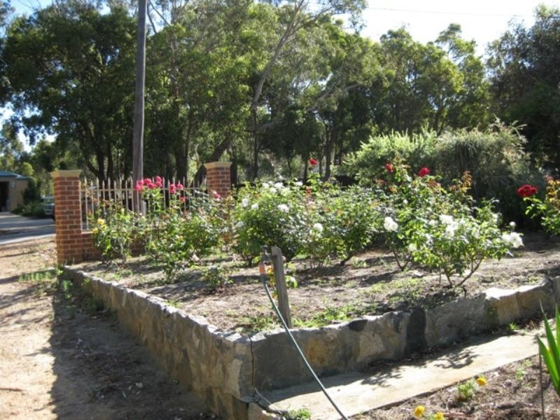 17 National Park Road, Swan View WA 6056