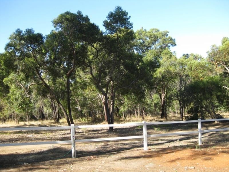 17 National Park Road, Swan View WA 6056