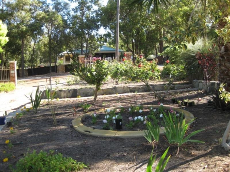 17 National Park Road, Swan View WA 6056