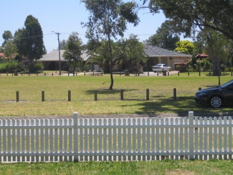 18 Dickson Drive, Middle Swan WA 6056