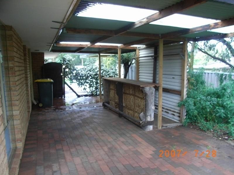 27 Astroloma Place, Koongamia WA 6056