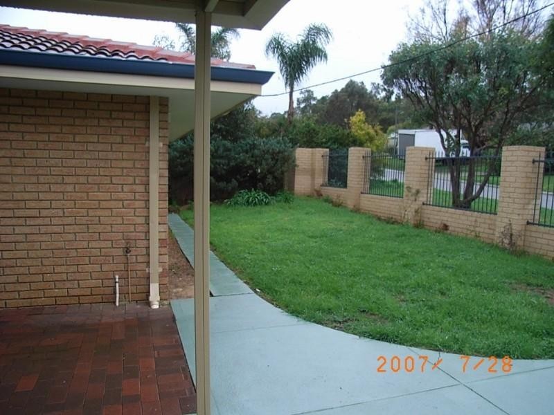 27 Astroloma Place, Koongamia WA 6056