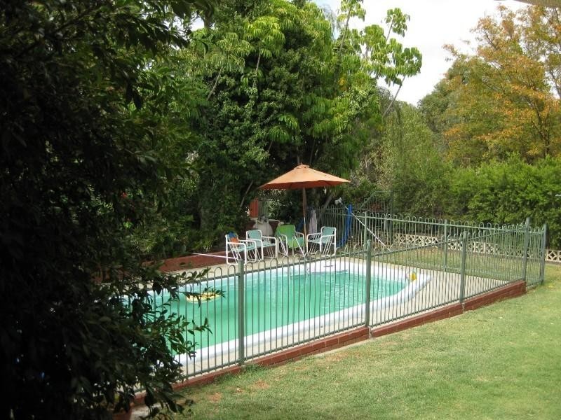 33 Weston Drive, Swan View WA 6056