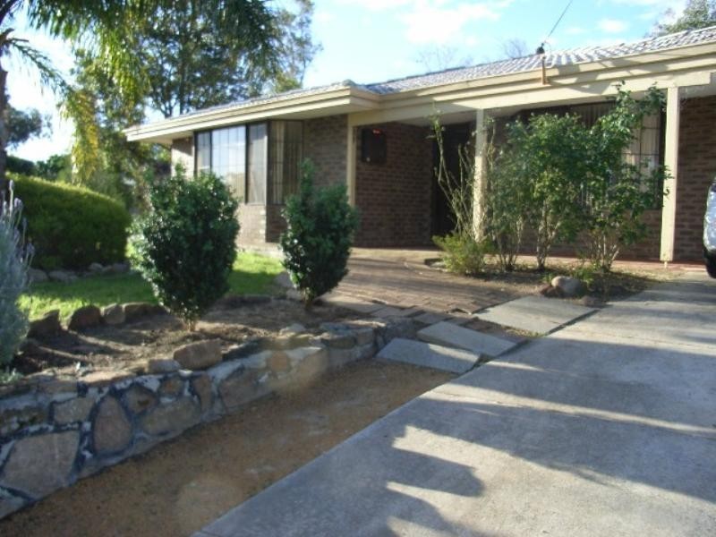 26 Astroloma Way, Koongamia WA 6056