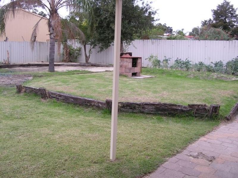 7 Pine Close, Swan View WA 6056