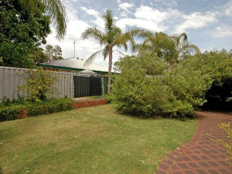 5 Burton Ret, Stratton WA 6056