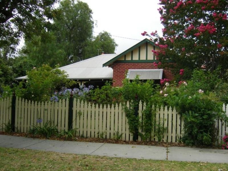 14 Third Avenue, Woodbridge WA 6056