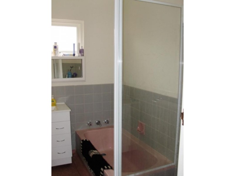 42 Tunnel Road, Swan View WA 6056