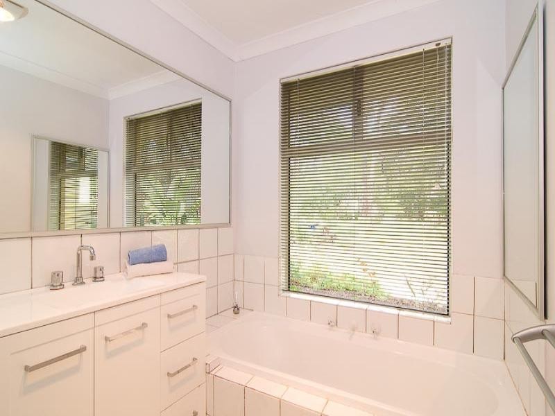 10 Ridge Road, Glen Forrest WA 6071