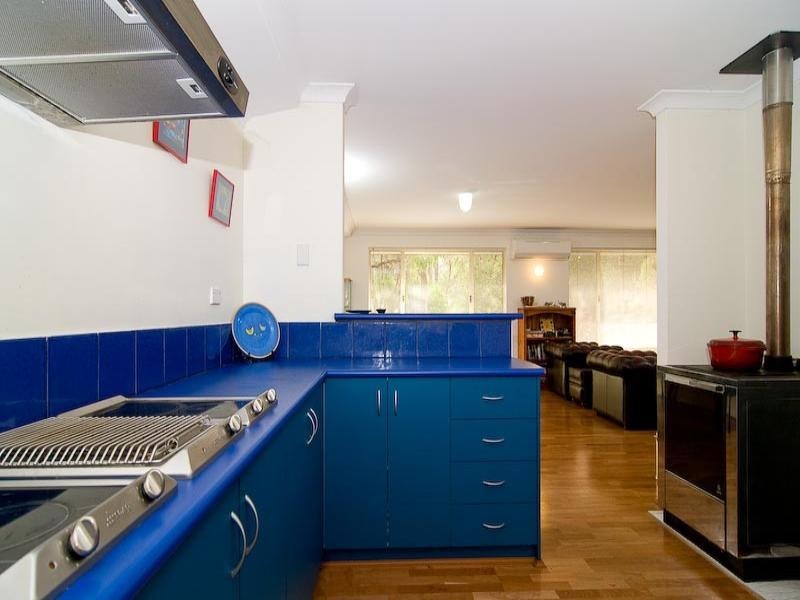 10 Ridge Road, Glen Forrest WA 6071