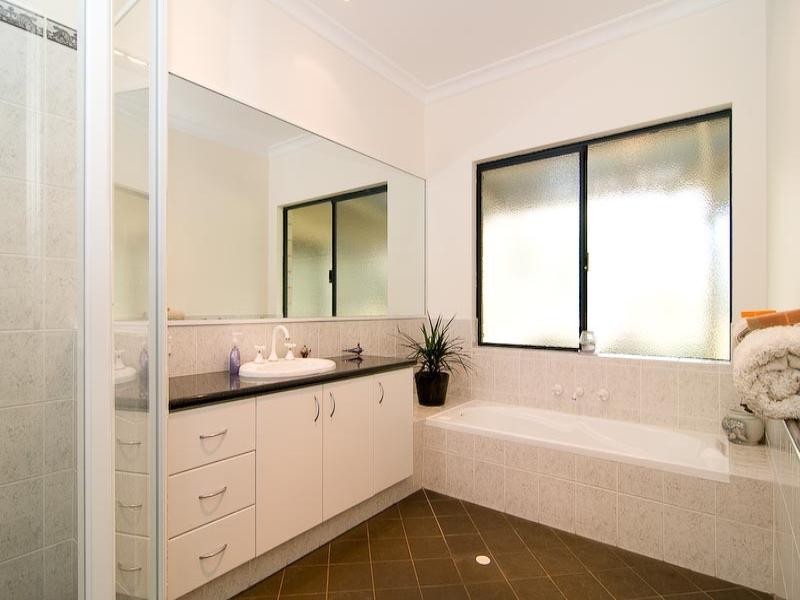 121 Lakeview Drive, Gidgegannup WA 6083