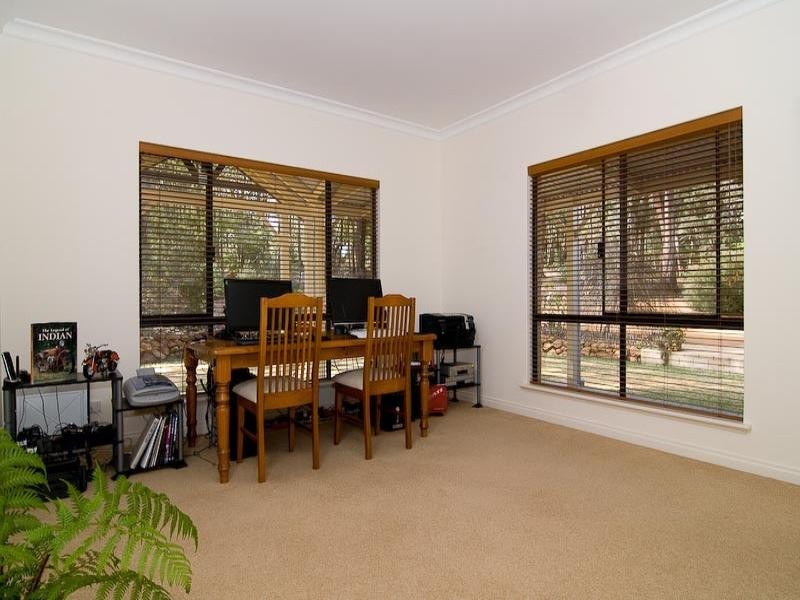 121 Lakeview Drive, Gidgegannup WA 6083