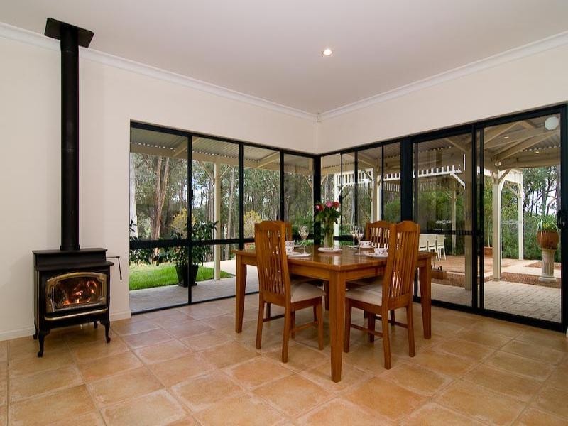 121 Lakeview Drive, Gidgegannup WA 6083