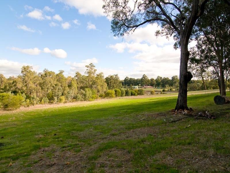 121 Lakeview Drive, Gidgegannup WA 6083