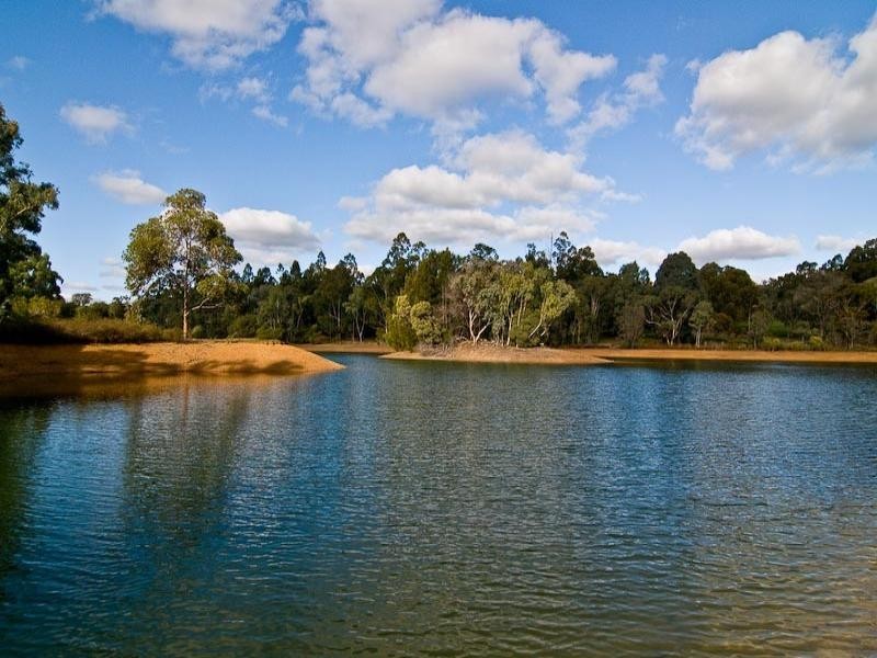 121 Lakeview Drive, Gidgegannup WA 6083