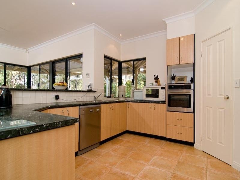 121 Lakeview Drive, Gidgegannup WA 6083