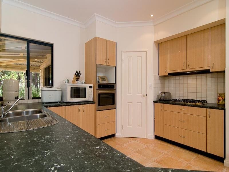 121 Lakeview Drive, Gidgegannup WA 6083