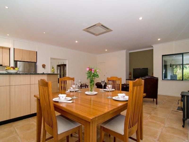 121 Lakeview Drive, Gidgegannup WA 6083