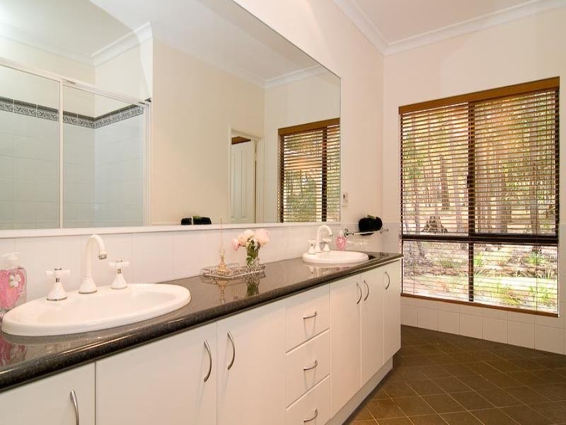 121 Lakeview Drive, Gidgegannup WA 6083