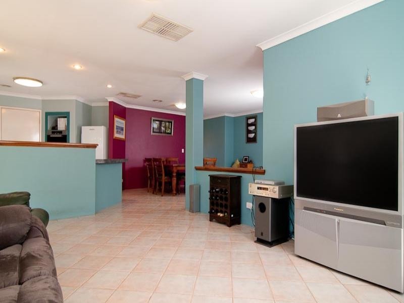 11 Bollinger Close, The Vines WA 6069