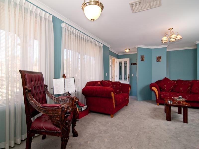 11 Bollinger Close, The Vines WA 6069