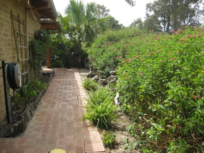 12 Cockatoo Drive, Mundaring WA 6073