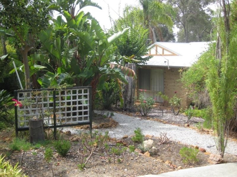 12 Cockatoo Drive, Mundaring WA 6073