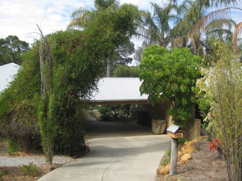 12 Cockatoo Drive, Mundaring WA 6073
