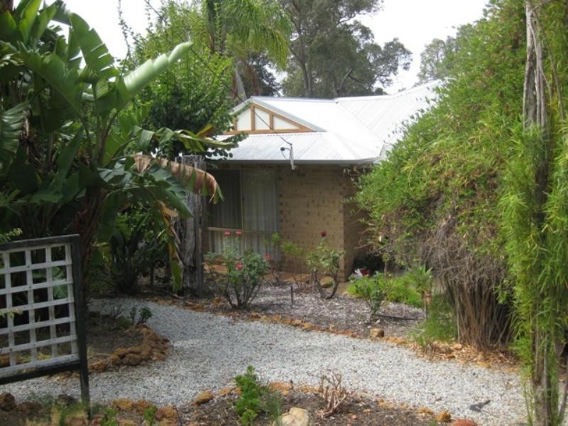 12 Cockatoo Drive, Mundaring WA 6073