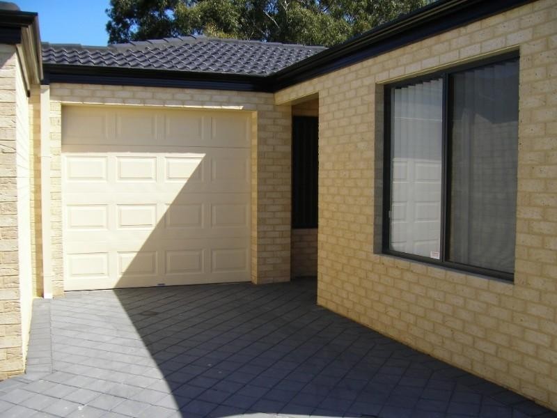 11/7-9 Templeman Place, Midland WA 6056