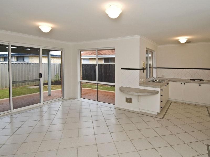 2/4 Norn Close, South Guildford WA 6055