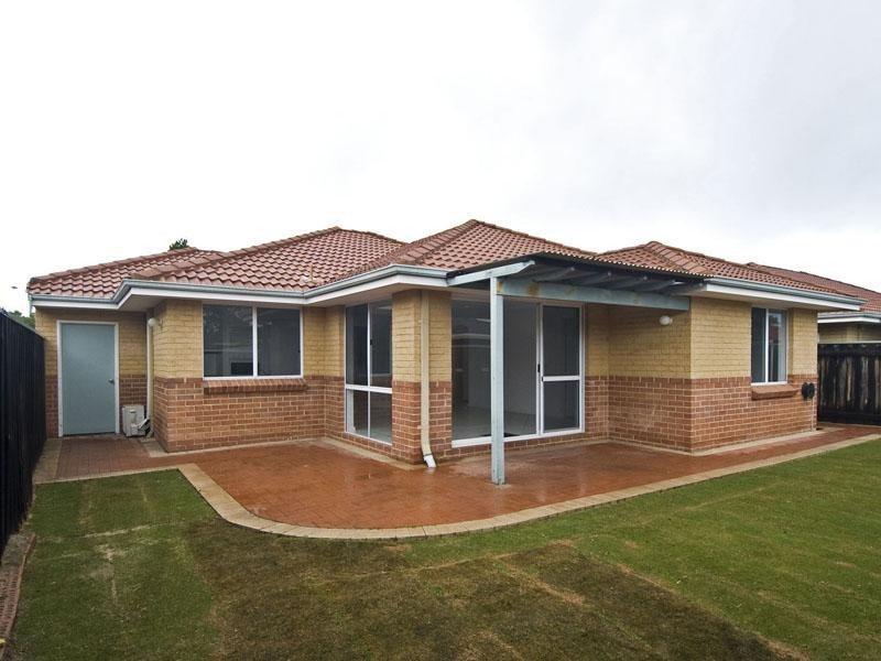2/4 Norn Close, South Guildford WA 6055