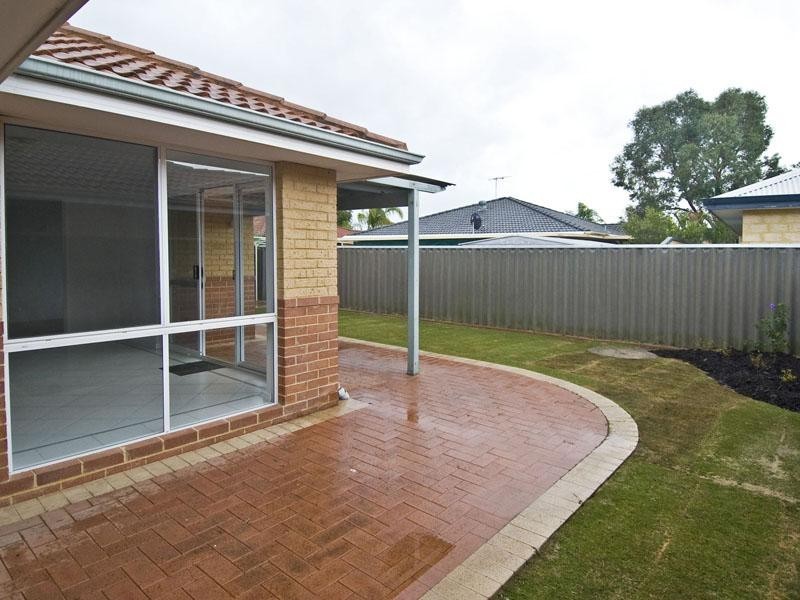 2/4 Norn Close, South Guildford WA 6055