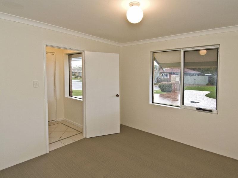 2/4 Norn Close, South Guildford WA 6055