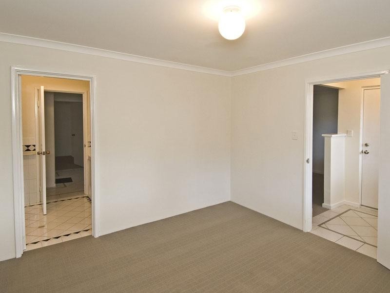 2/4 Norn Close, South Guildford WA 6055