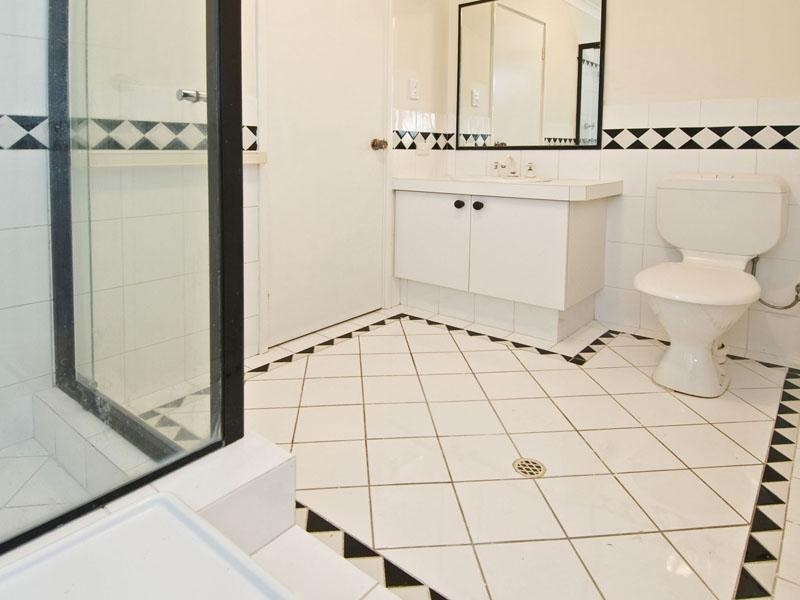 2/4 Norn Close, South Guildford WA 6055