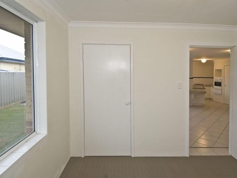 2/4 Norn Close, South Guildford WA 6055