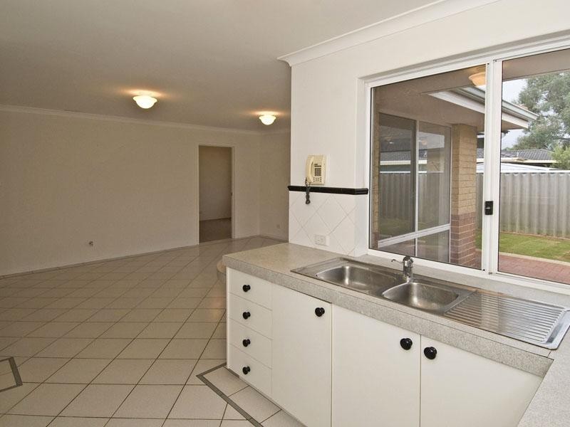 2/4 Norn Close, South Guildford WA 6055